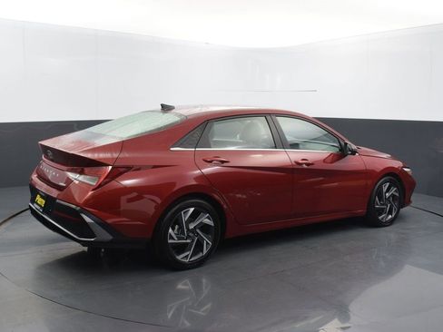 Used 2024 Hyundai Elantra Limited image 4