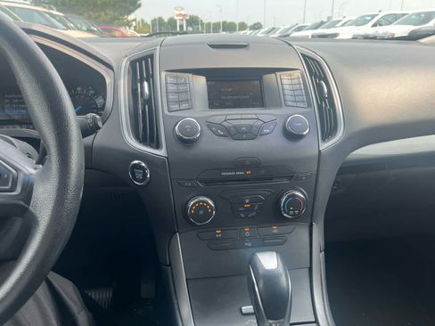 Used 2017 Ford Edge SE AWD/4WD image 6