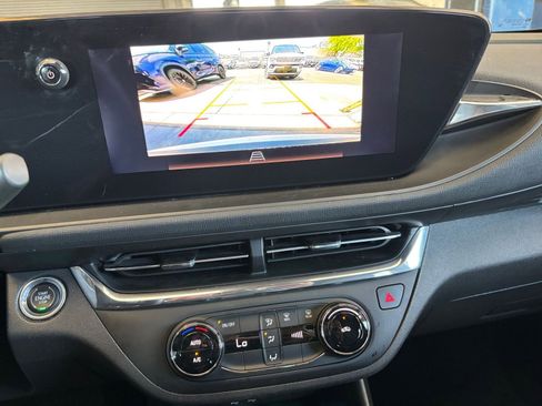 Used 2025 Buick Envista Preferred image 17