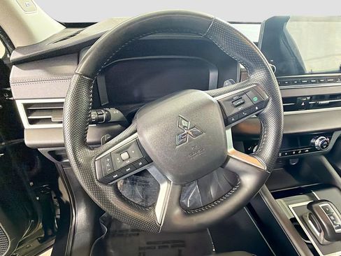 Used 2024 Mitsubishi Outlander SE Black Edition FWD image 14
