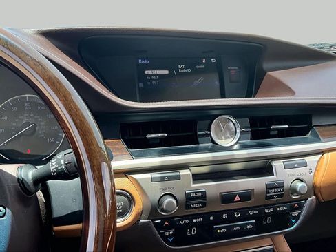Used 2016 Lexus ES 350 w/ Premium Package w/Wood Trim FWD image 6