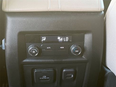 Used 2023 Chevrolet Traverse LT w/ LT Premium Package image 26