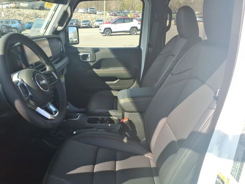 New 2026 Jeep Wrangler Unlimited Sahara AWD/4WD image 6
