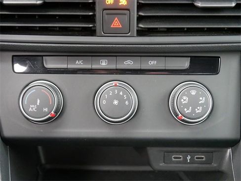 Certified 2022 Volkswagen Jetta Sport image 29