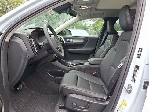 New 2026 Volvo XC40 B5 Plus w/ Protection Package Premier image 9