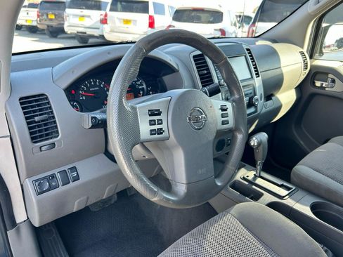 Used 2019 Nissan Frontier SV image 6