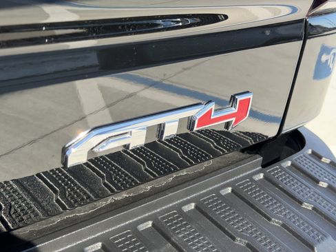 Used 2022 GMC Sierra 1500 AT4 w/ AT4 Preferred Package image 12