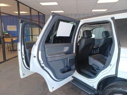 New 2025 Ford Expedition Active image 13