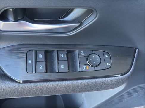 New 2025 Nissan Kicks SV image 17