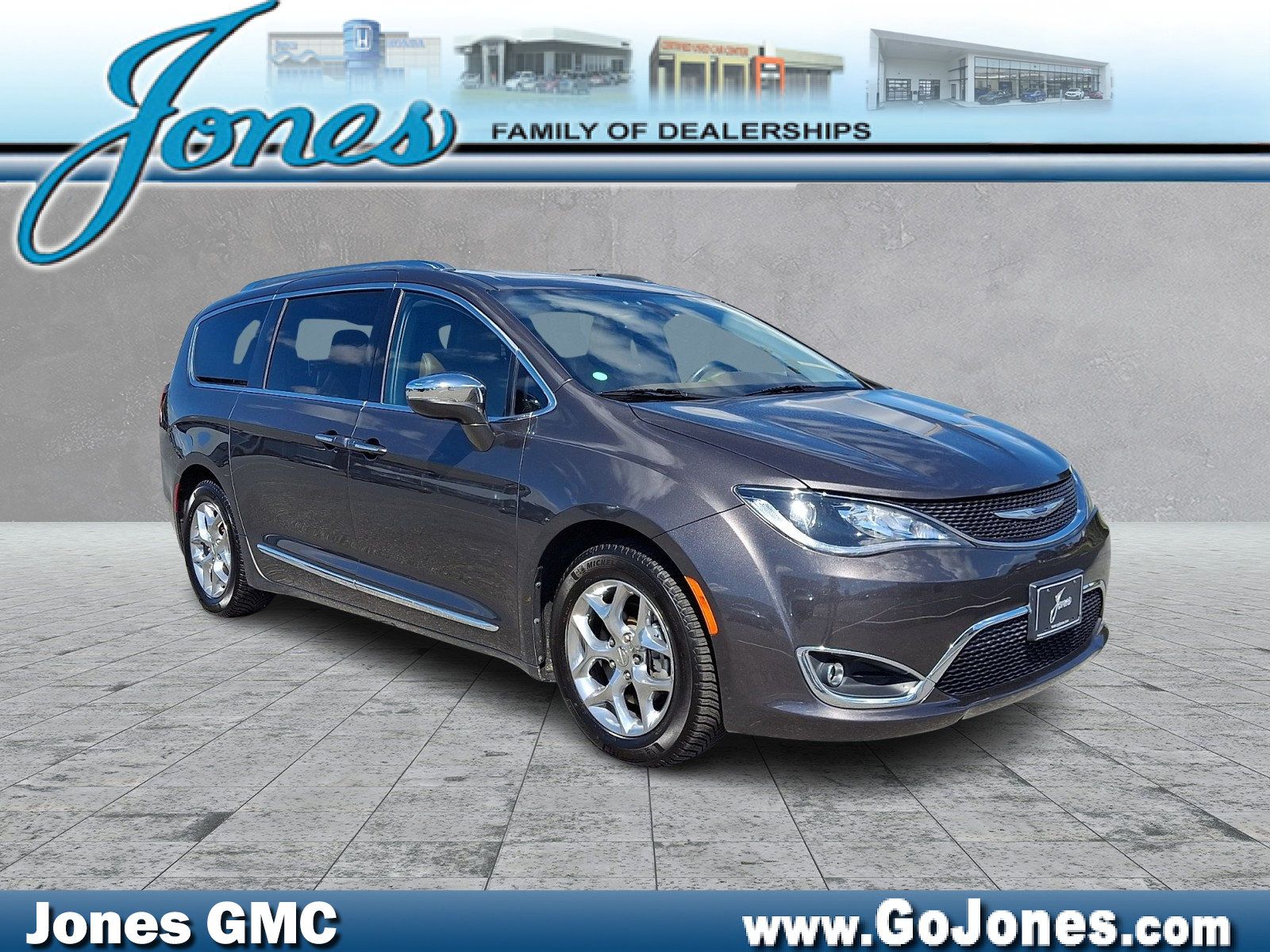 Used 2018 Chrysler Pacifica Limited FWD image 1