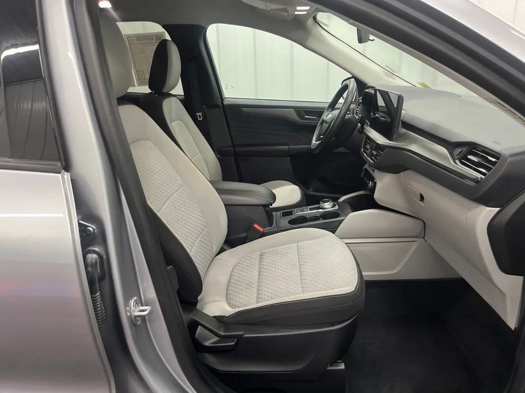 Used 2023 Ford Escape Active w/ Tech Pack #1 AWD/4WD image 11