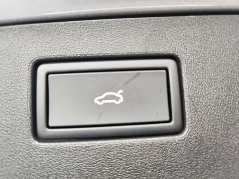 New 2025 Volkswagen Tiguan SE image 25