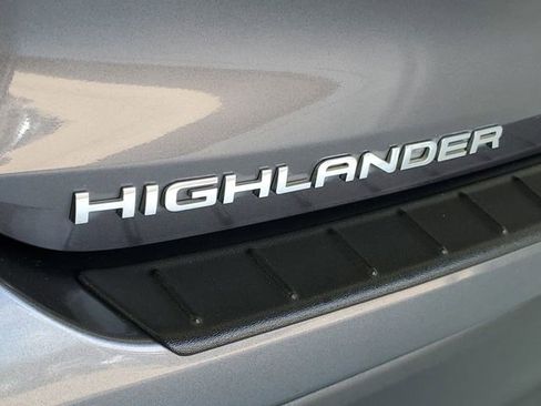 Used 2022 Toyota Highlander XLE image 8