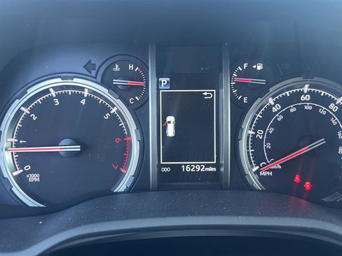 Certified 2024 Toyota 4Runner TRD Off-Road Premium image 5