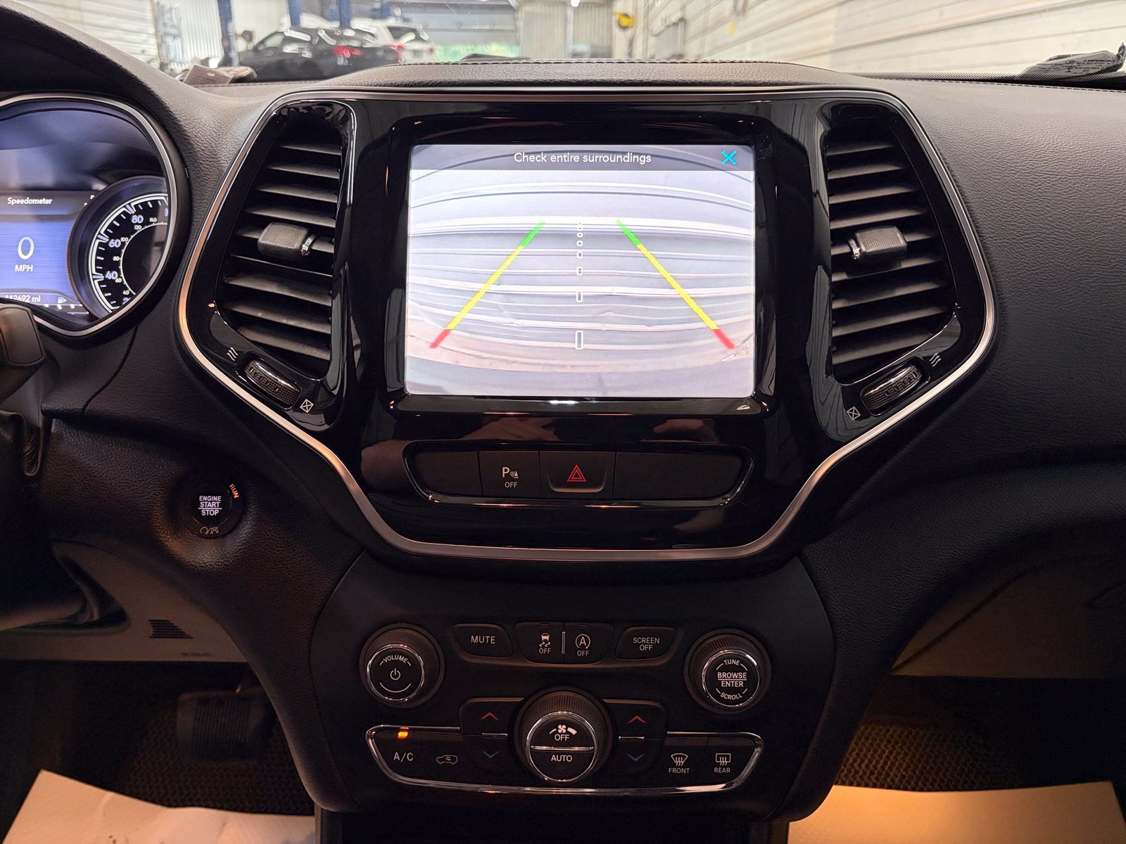 Used 2019 Jeep Cherokee Limited AWD/4WD image 19