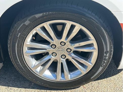 Used 2016 Chrysler 300 Limited RWD image 10