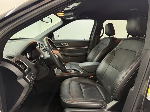 Used 2018 Ford Explorer Limited image 10