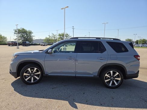 Used 2025 Honda Pilot Touring image 16
