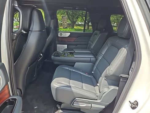 Used 2024 Lincoln Navigator L Reserve AWD/4WD image 20