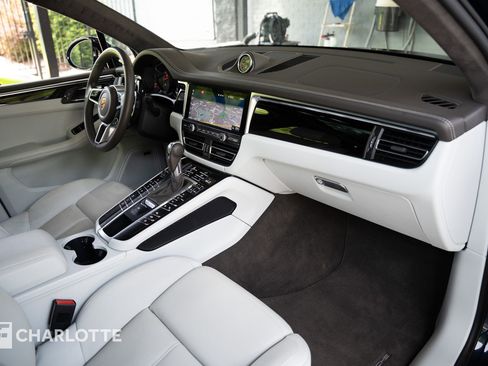 Used 2021 Porsche Macan Turbo AWD/4WD image 30