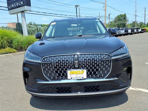 New 2026 Lincoln Aviator AWD image 2