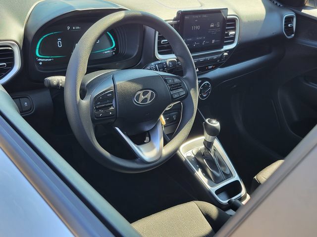 Certified 2026 Hyundai Venue SE FWD image 5