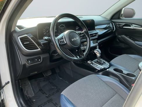 Used 2024 Kia Seltos S AWD/4WD image 11