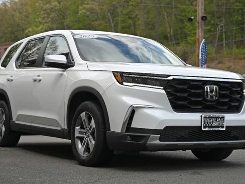 Used 2025 Honda Pilot EX-L image 7