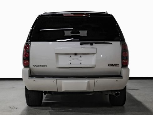 Used 2014 GMC Yukon Denali RWD image 7