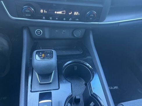 Used 2023 Nissan Rogue SV image 18