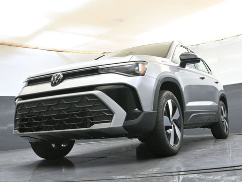 Used 2025 Volkswagen Taos S AWD/4WD image 37