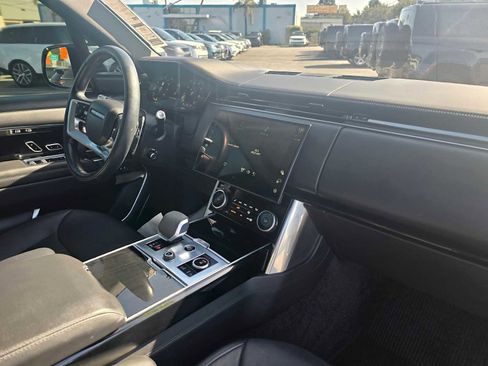 Used 2022 Land Rover Range Rover SE image 12