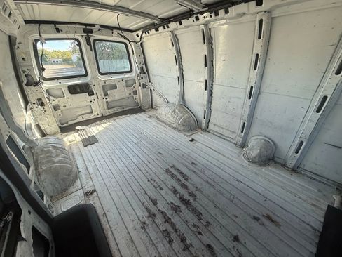 Used 2016 Chevrolet Express 2500 image 30