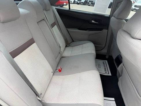 Used 2014 Toyota Camry LE image 18