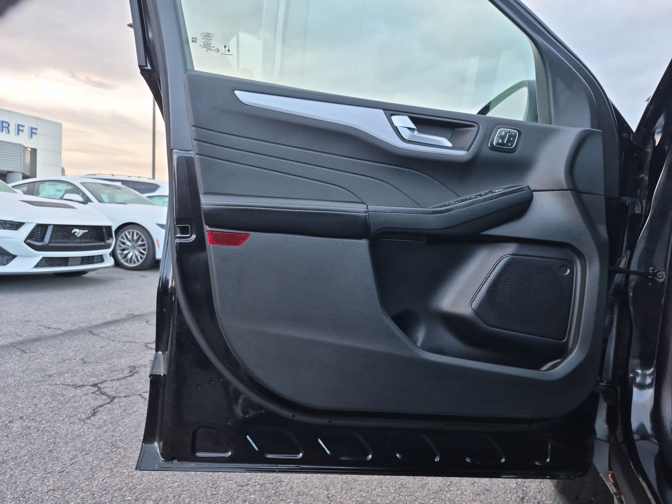 Used 2025 Ford Escape Platinum AWD/4WD image 15