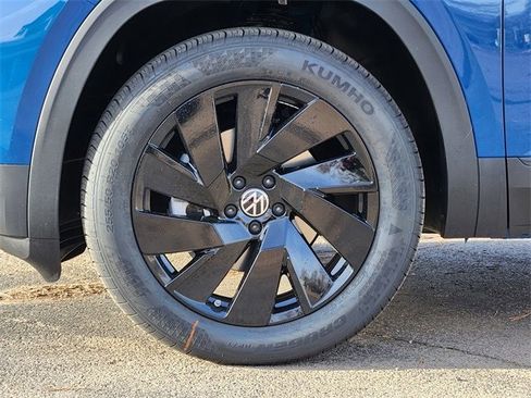 New 2026 Volkswagen Atlas Cross Sport SE image 9