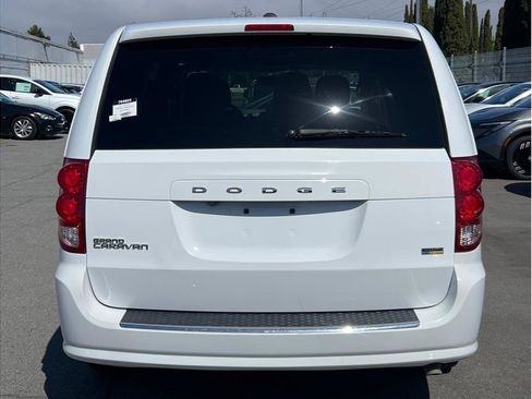 Used 2017 Dodge Grand Caravan SE w/ Power Window Group FWD image 4