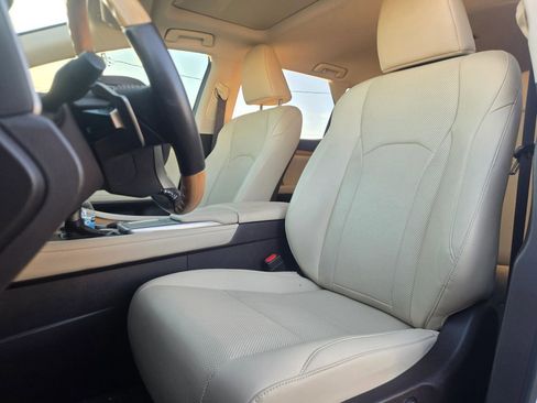 Used 2020 Lexus RX 350L Premium w/ Premium Package image 10