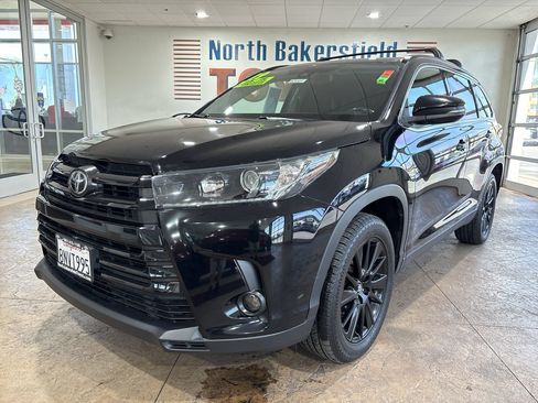 Used 2019 Toyota Highlander SE FWD image 6