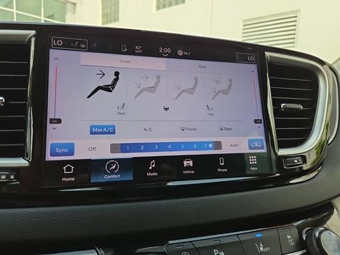 Used 2023 Chrysler Pacifica Touring-L FWD image 39