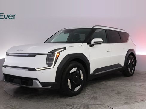 Used 2024 Kia EV9 Wind AWD/4WD image 2