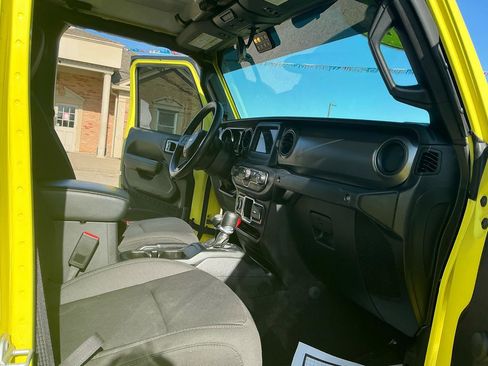 Used 2023 Jeep Gladiator Sport image 23