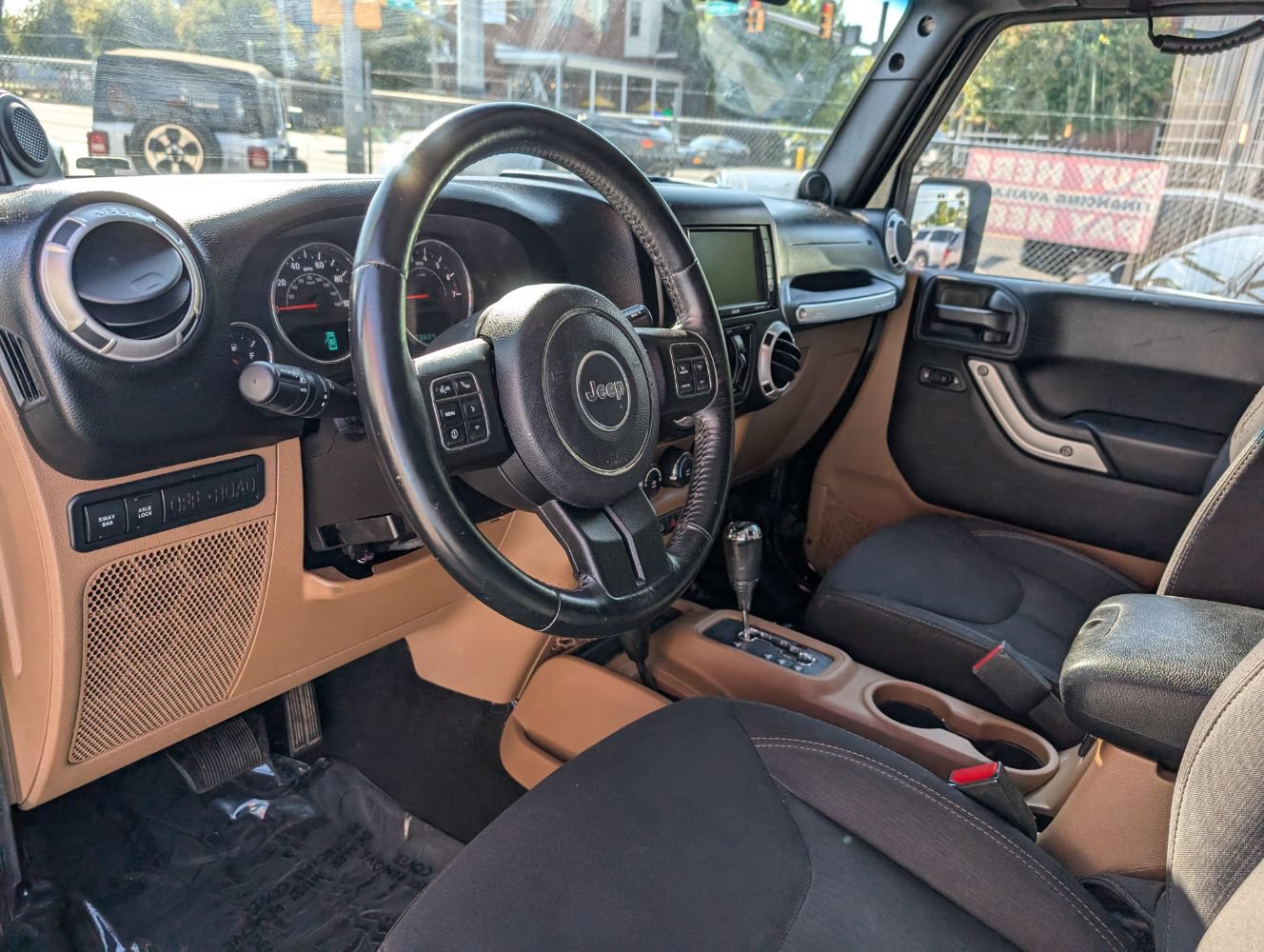 Used 2014 Jeep Wrangler Unlimited Rubicon w/ Connectivity Group AWD/4WD image 12