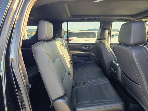 Used 2023 Chevrolet Suburban Z71 w/ Luxury Package image 12