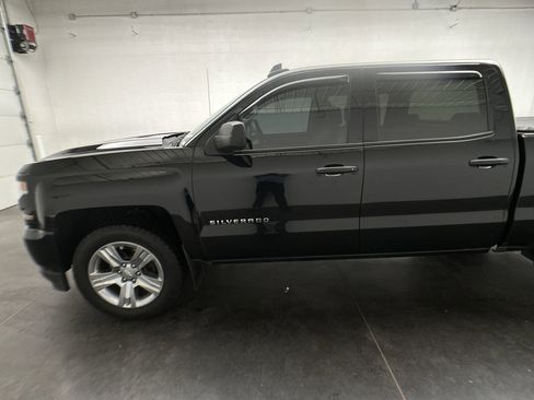 Used 2018 Chevrolet Silverado 1500 Custom w/ Custom Value Package AWD/4WD image 5