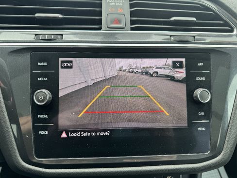 Used 2021 Volkswagen Tiguan SE R-Line image 17