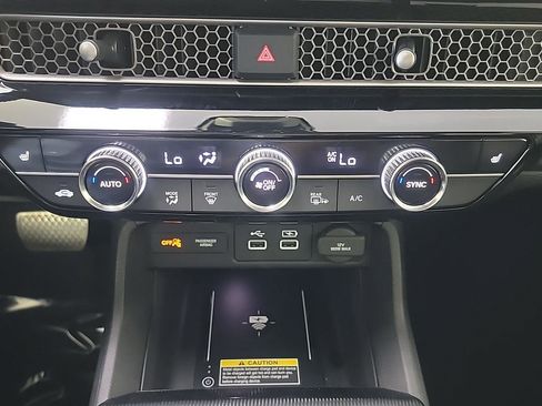 Used 2022 Honda Civic Touring image 32