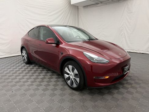 Used 2024 Tesla Model Y Long Range AWD/4WD image 4