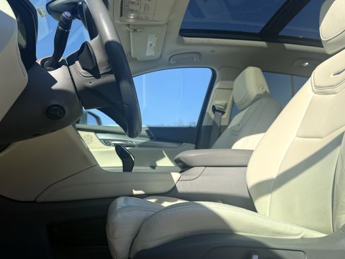 Used 2017 Cadillac XT5 Luxury w/ Driver Awareness Package image 10