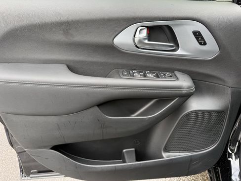 New 2026 Chrysler Pacifica Limited w/ S Appearance Package image 34